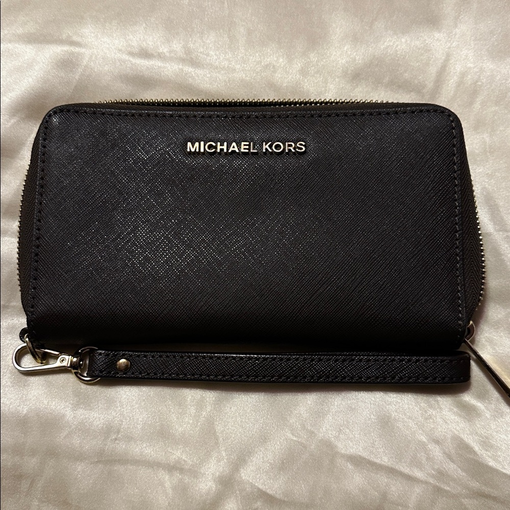 Michael Kors brown saffiano leather wristlet phone carrier - Picture 8 of 9